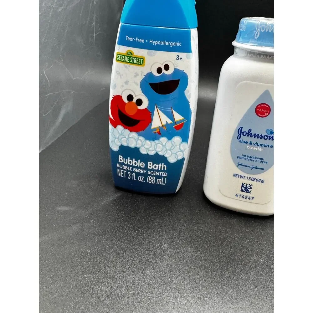 5/$25 NWT Set of TRAVEL size Bubble Bath(3oz) & Baby Powder(1.5oz)